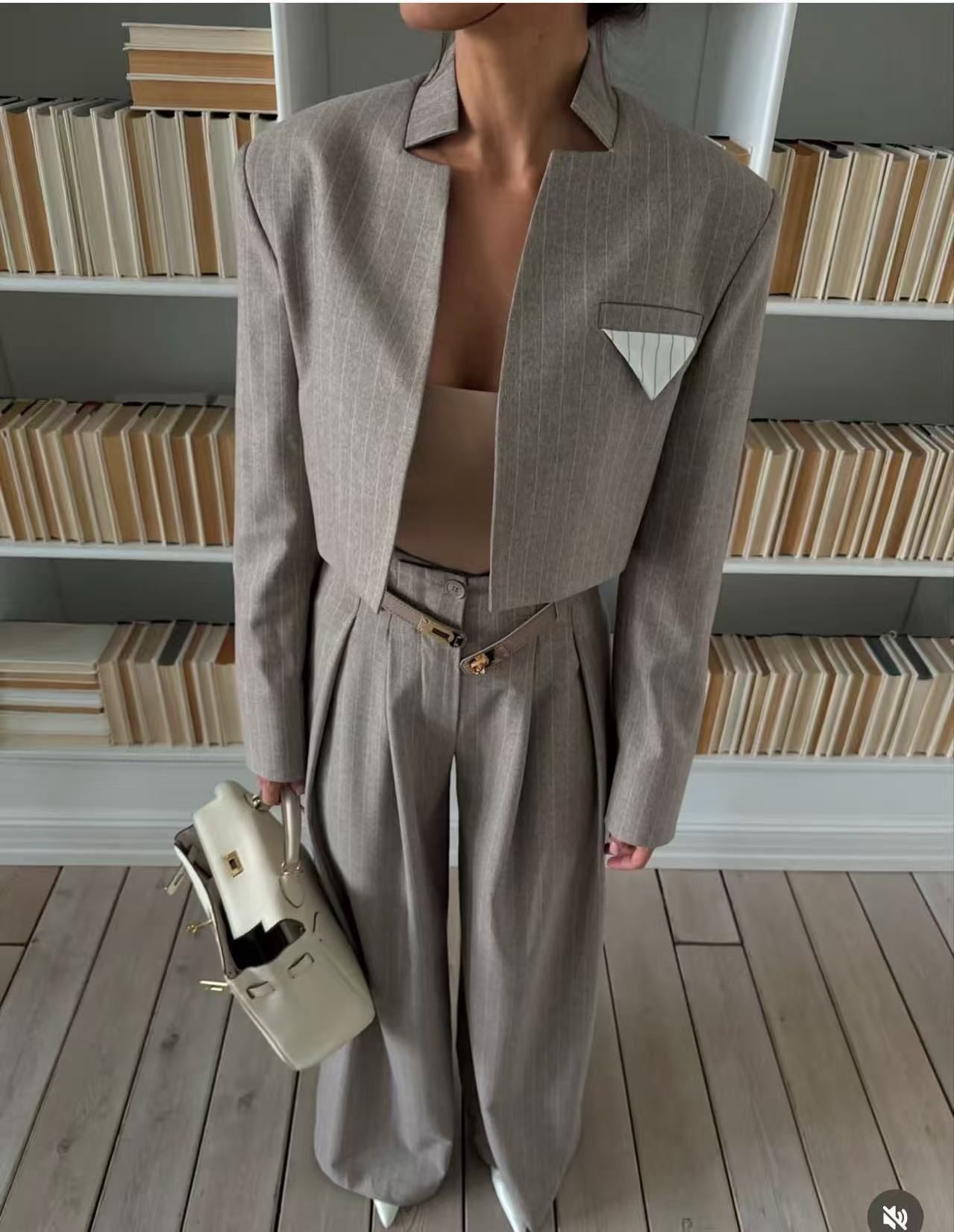 Tailleur NAMA - Completo giacca corta e pantalone gessato