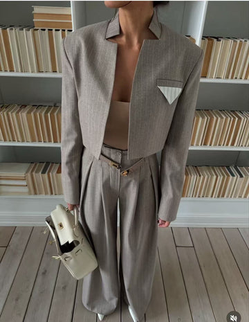 Tailleur NAMA - Completo giacca corta e pantalone gessato
